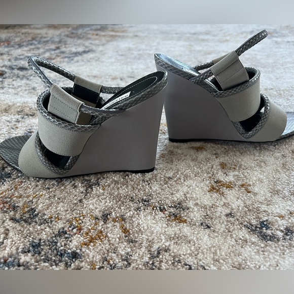 Balenciaga Tess S.Cuoio Wedge Sandal in Gray - Picture 5 of 7